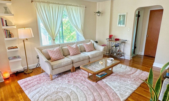 Grosse Pointe House | Cozy, Private-Entry Loft Located within Walking Distance to Everything!