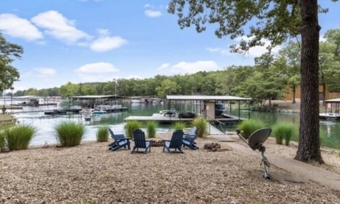Climax Springs House | Cozy ranch, peaceful cove, dock space available. Close to restaurants!