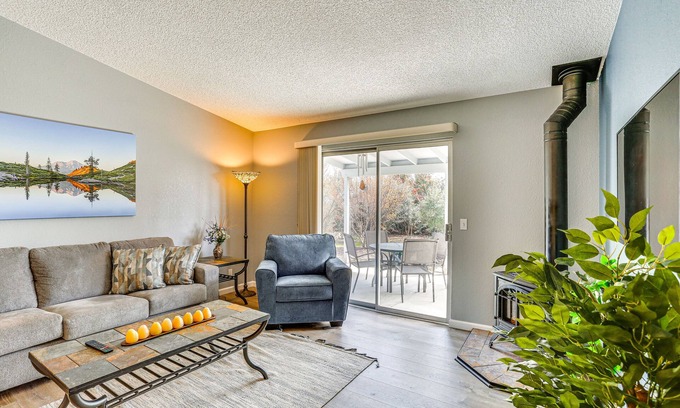 Redding House | Cozy Redding Retreat ~ 3 Mi to Downtown
