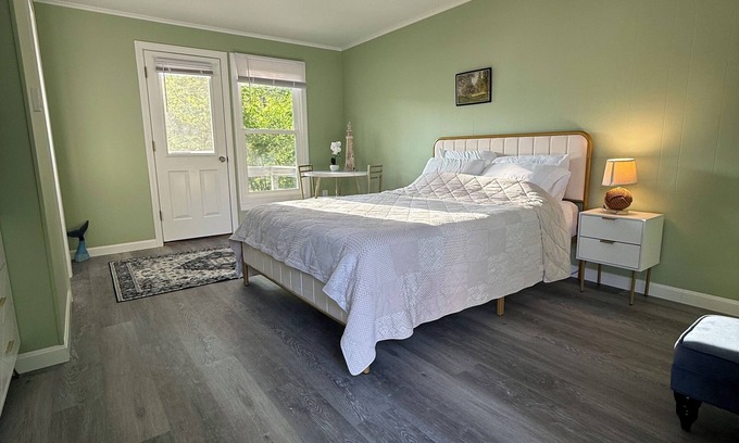 Boothbay Cabin | Cozy Renovated Cabin in Central Boothbay– Peaceful, Private, Close to Everything
