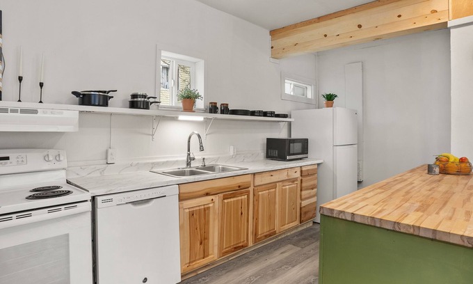Ponderay House | Cozy retreat near Sandpoint, Idaho. Close to Downtown, the lake and skiing.
