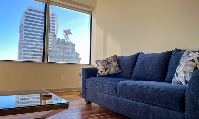 Downtown Dallas Apartment | Cozy Retreat with Rooftop Pool, Parking, and Spacious Comfort