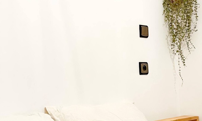 Tamrhakht House | Cozy Room in DesArt Hostel, 5 Minutes to the Famous Surf spot Devils ROCK