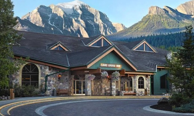 Lake Louise Apartment | Cozy Room in the Mountains | On-Site Ski Lockers!