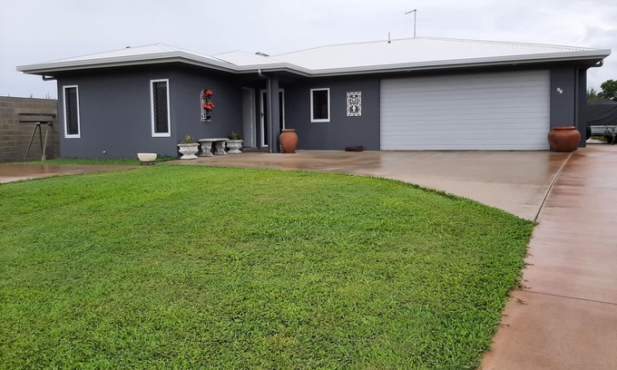 Atherton House | Cozy Room with Separate Entrance and Ensuit Bathroom