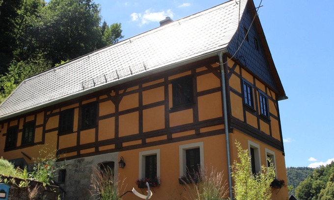 Krippen House | Cozy, rustic and top renovated monument farmhouse above cribs