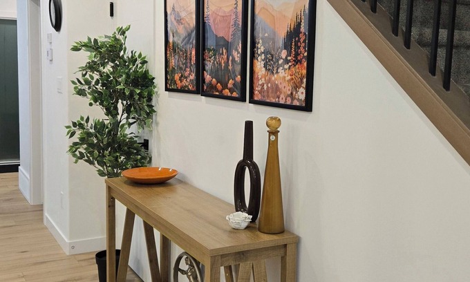 Beaumont House | Cozy Rustic House(pet friendly/garage/backyard)