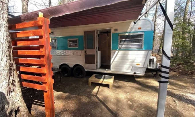 Northwood House | Cozy RV in Wonderful Northwood with AC, WiFi, Kayaks & canoe!