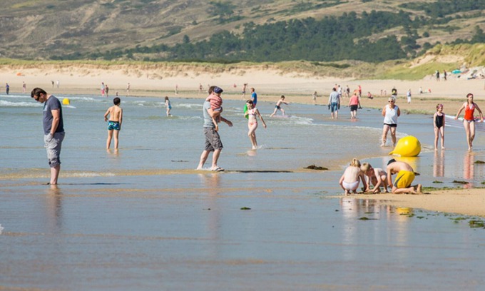 Siouville-Hague Cottage | Cozy Seaside Cottage: 3 Beds, WiFi, BBQ, 600m to Beach, Pet Friendly