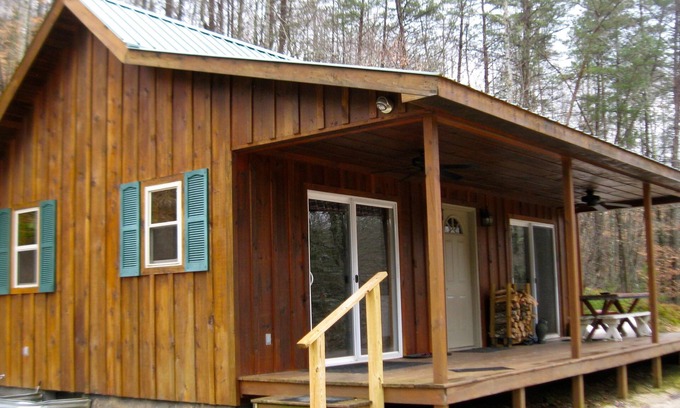 Campton Cabin | Cozy Secluded Cabin with wi-fi