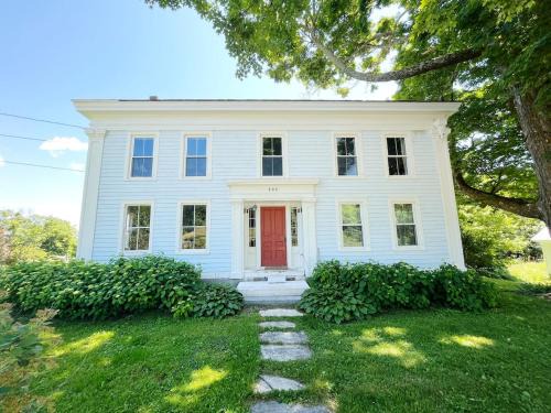 Tinmouth House | Cozy Skiing Vacation in Historic 1800’s Colonial