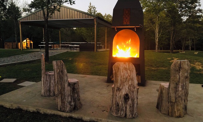 Huron Cabin | Cozy Sloth Cabin only 2 minutes from Safari Park! Sleep 6-8
