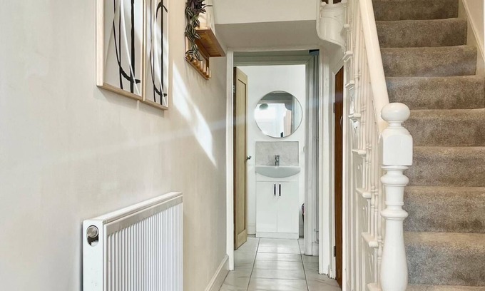 Landore House | Cozy & Spacious 3-bedroom home