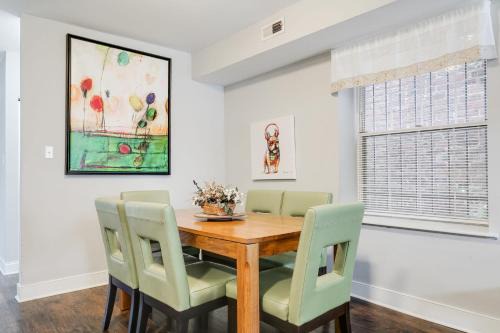 Richmond House | Cozy spacious family home near Carytown fully fenced