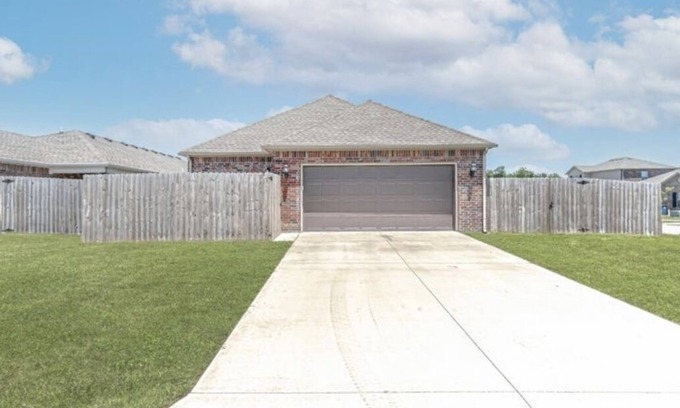 Bentonville House | COZY+SPACIOUS HOME WITH CHRISTMAS CHEER!