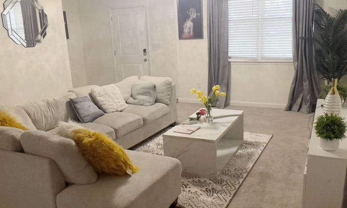 Acton House | Cozy Spacious Modern Lakeview Home Located Near Downtown Indianapolis