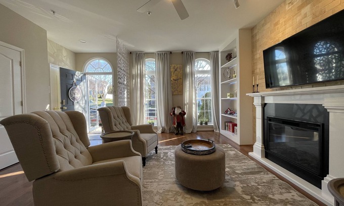 Bel Air South House | Cozy Spacious Townhouse King Bed