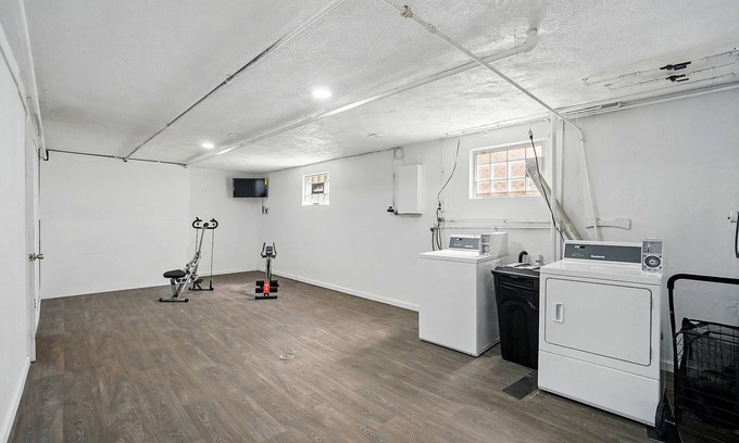 Roselawn Finance Apartment | Cozy Studio Apartment 10 min DTW
