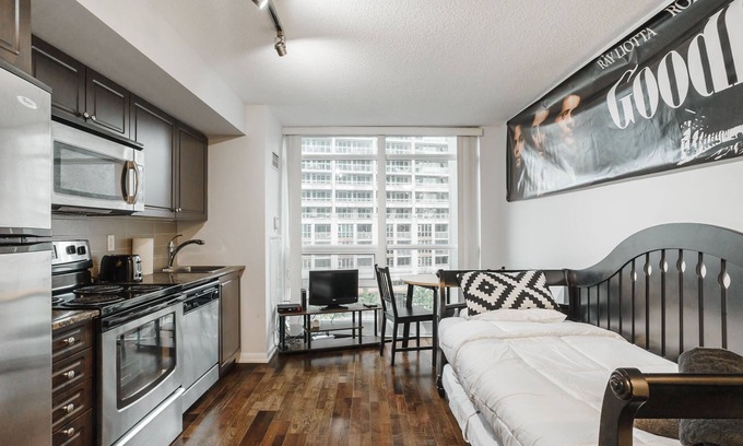 Bathurst Quay House | Cozy Studio in the heart of Toronto