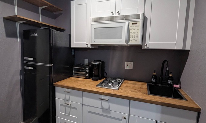 Yuba City Apartment | Cozy studio in Yuba City with AC, WiFi
