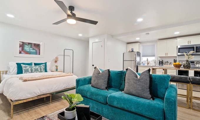 Hillsboro Village House | Cozy Studio Near Vanderbilt & Belmont | Walkable and Dog-Friendly