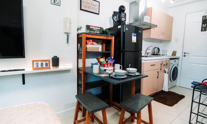 Quezon City Condo | Cozy Studio w/Balcony, PS4, FREE pool access, baby friendly