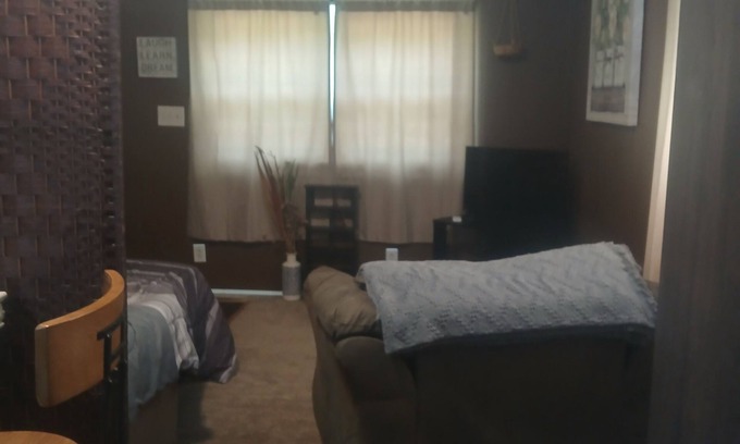 Southeast Raleigh Apartment | Cozy studio with WiFi and AC in charming Garner pet friendly