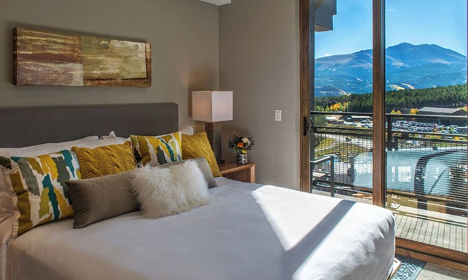 Boulder Ridge Apartment | Cozy suite at Grand Colorado on Peak 8 with king bed, sofa-bed, TV, and kitchen.