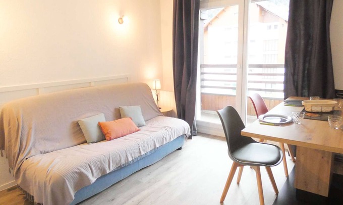 Saint-Lary-Soulan Apartment | Cozy T2 for 6 with Balcony, Parking, and Amenities in Saint-Lary-Soulan