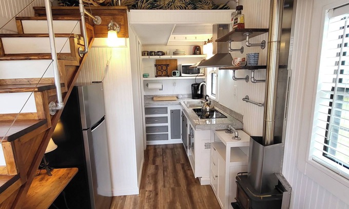 Cleveland House | Cozy Tiny Home in Splendora with AC and WiFi - Perfect Getaway