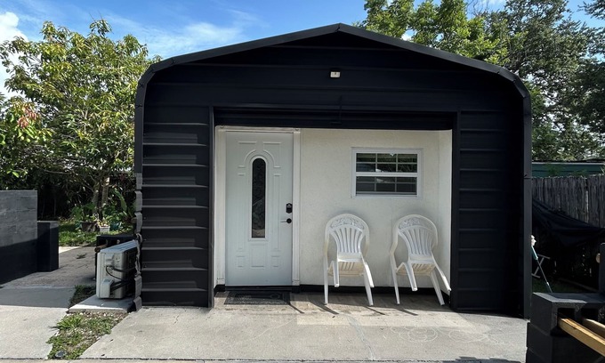 West Colonial Apartment | Cozy tiny house escape in sunny Orlando with WiFi, AC, and all you need to relax
