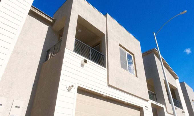 Black Mountain House | Cozy townhome in charming Henderson with AC, WiFi
