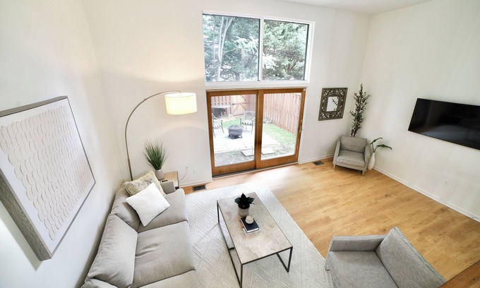 Rockville House | Cozy Townhome walking distance to Crown. Near metro, Rio, NIST, AstraZeneca