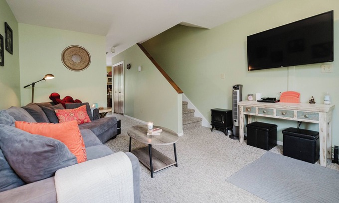 Tannersville House | Cozy Townhouse Near Hunter Mountain