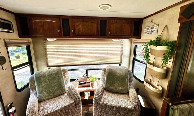 Kellogg House | Cozy Travel Trailer and Up River Get Away. Hike, Fish, Float, Relax!