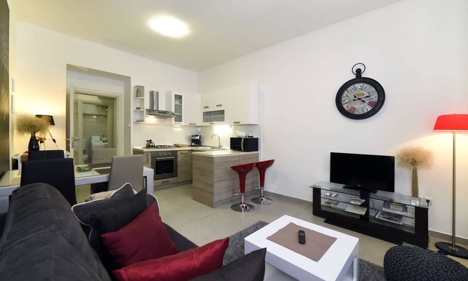 Zagreb Apartment | Cozy two bedrooms apartment in vivid neighborhood