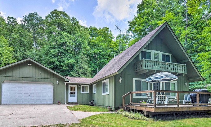 Elmira Cottage | Cozy Up North Cottage in Heart of Winter Sports!