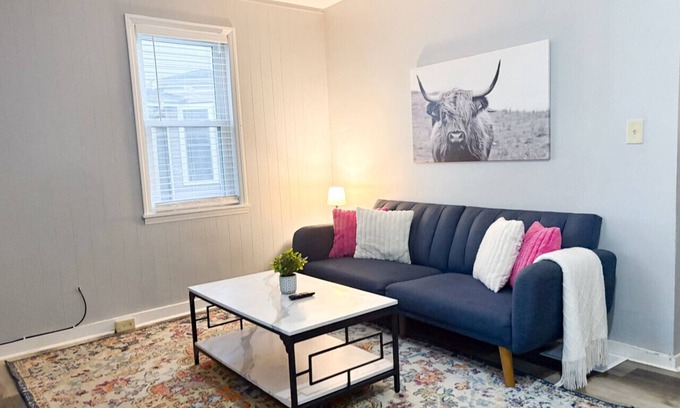 Piqua House | Cozy Urban Escape with 3 Bedrooms 1.5 bath