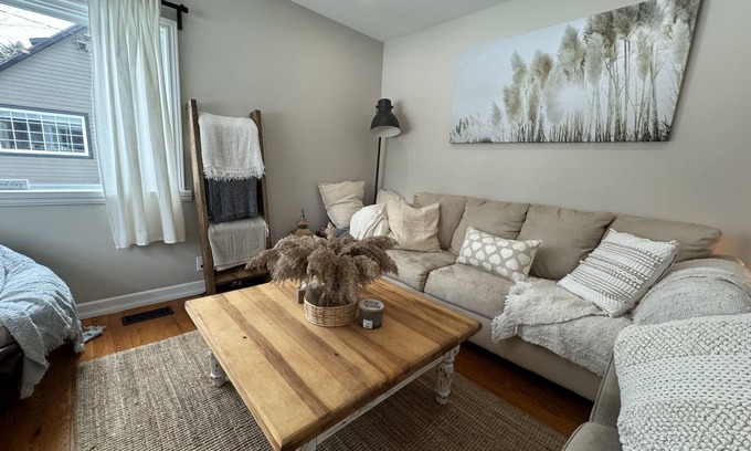 Creemore House | Cozy Vacation home on the River in Creemore