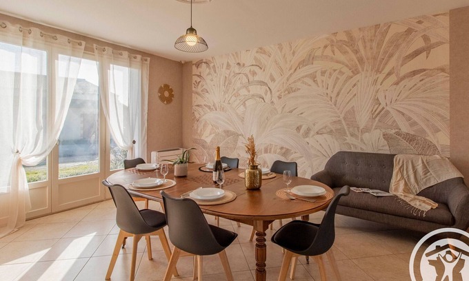 Bellevigne-en-Layon Cottage | Cozy vineyard cottage with Wifi and parking, near Puy du Fou