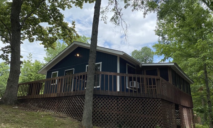 Se Ree House | Cozy Waterfront Cabin on Rough River Lake