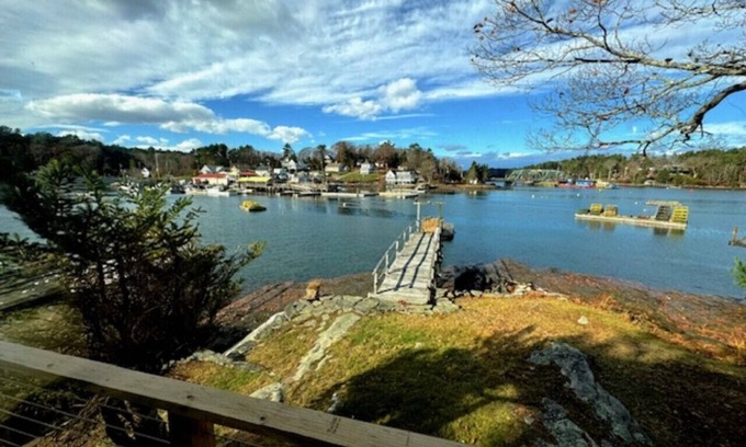 Southport House | Cozy Waterfront Cottage with Dock