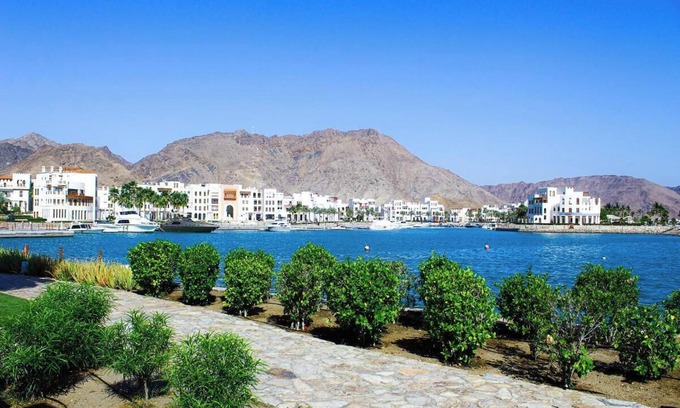 As Sifah Apartment | Cozy Waterfront Home