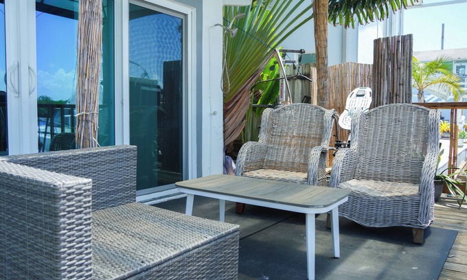 Hollywood Lakes Apartment | Cozy Waterfront Studio