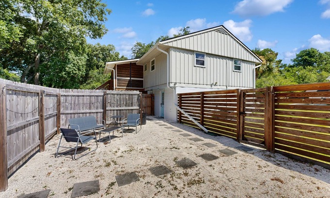 West Ashley House | Cozy West Ashley Apartment- Close to shopping and Downtown Charleston