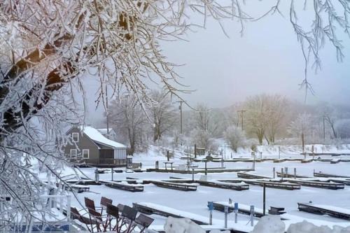 Sabula Boat Rental | Cozy Wintertime Nantucket Cottage Getaway
