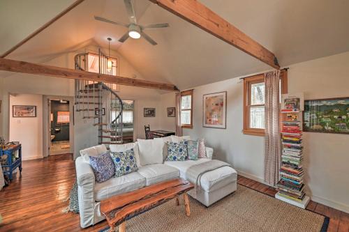 Woodstock House | Cozy Woodstock Home with Fire Pit!