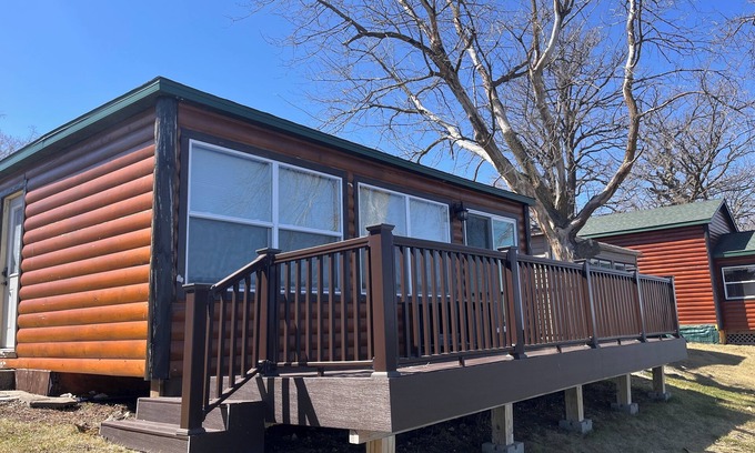 Osakis Cabin | Cozy year round cabin on Lake Osakis with game room, deck and kayaks!