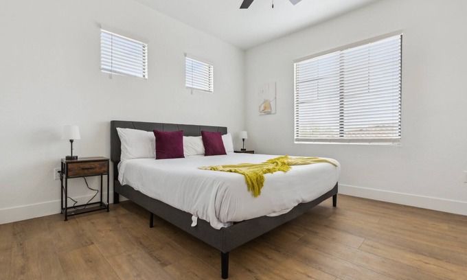 Glendale Sports and Entertainment District Apartment | CozySuites Glendale by the stadium with pool! 24