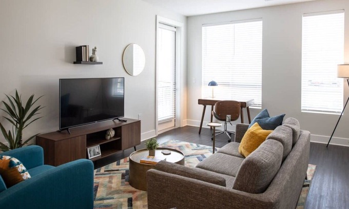 Central Business District Apartment | Cozysuites l Luxe 2BR in Downtown Cincinnati
